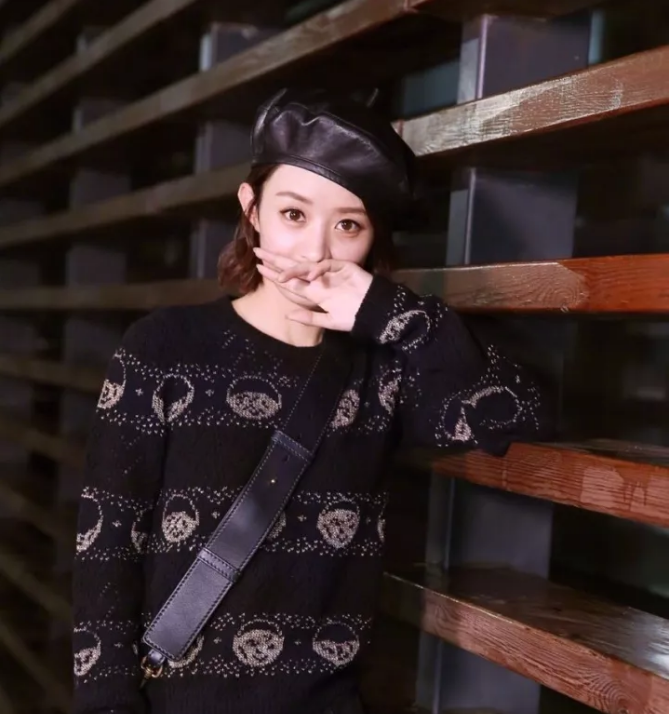 今年秋冬最chic！原來短發(fā)和帽子這么配?。? border=