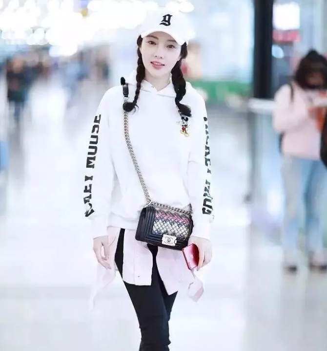 今年秋冬最chic！原來短發(fā)和帽子這么配??！