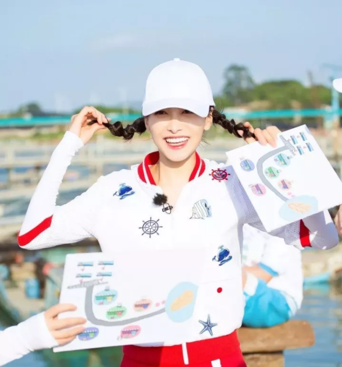 今年秋冬最chic！原來短發(fā)和帽子這么配?。? border=
