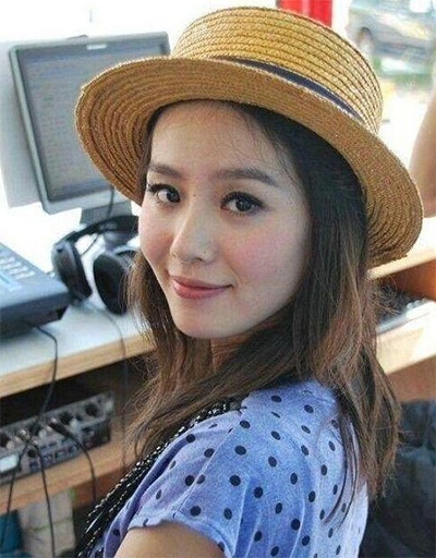 看看女星們花式戴草帽的帽子戲法！