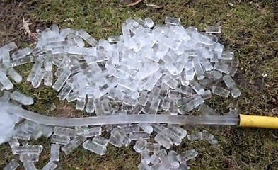 水管結(jié)冰.jpg 水管結(jié)冰.jpg